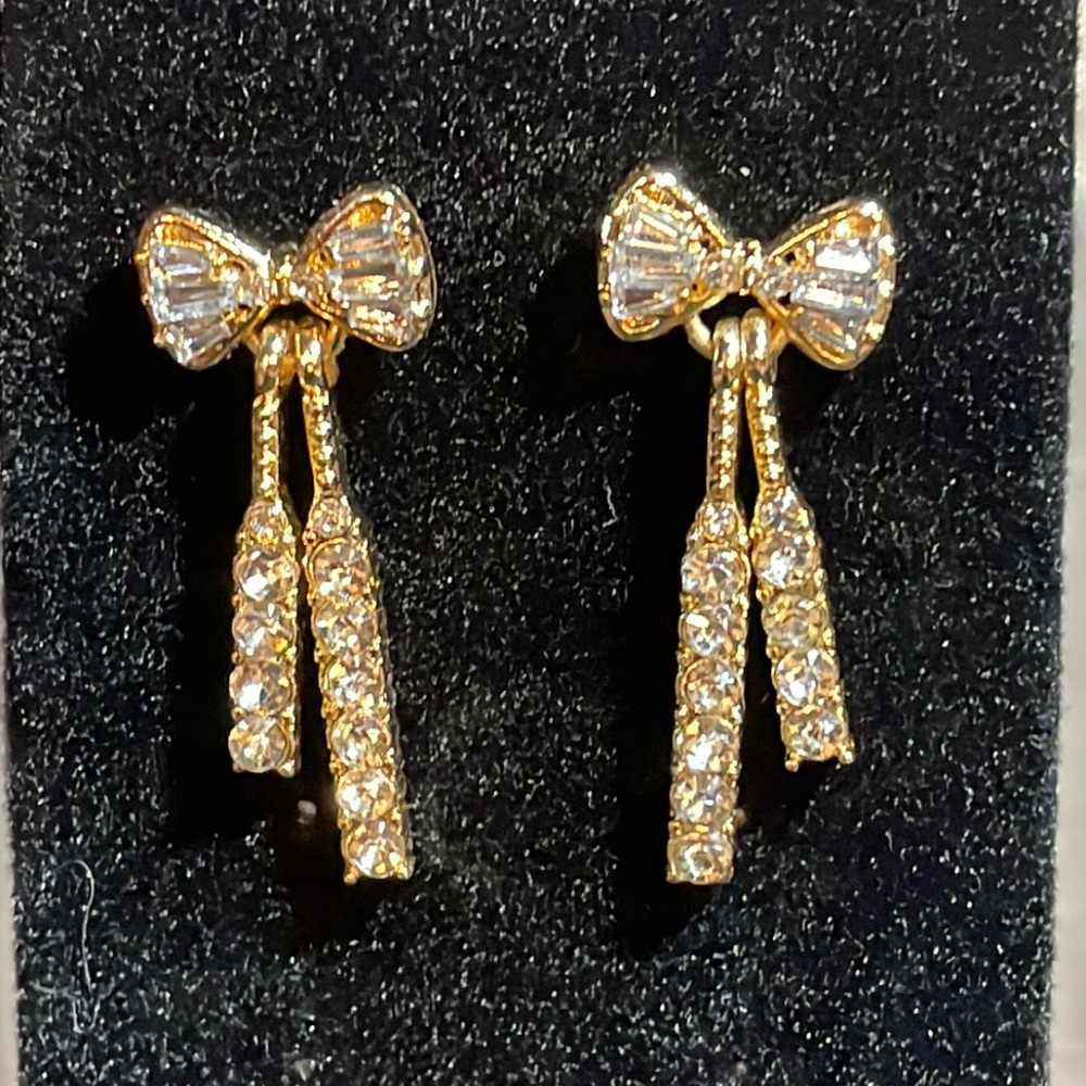 NWT crystal bow post earrings gold tone, with two sets of backings